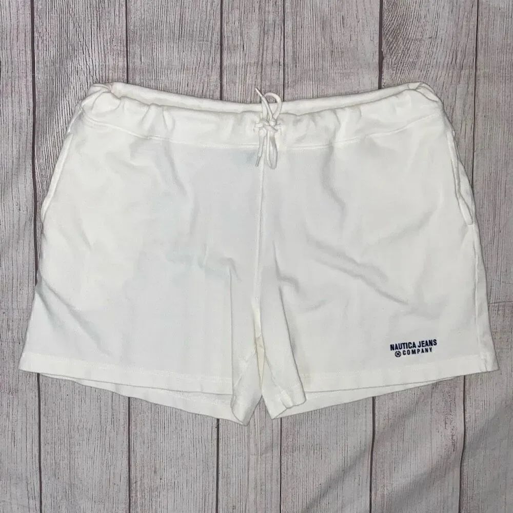Nautica Jeans Company women L 100% cotton pull on shorts w/drawstring white